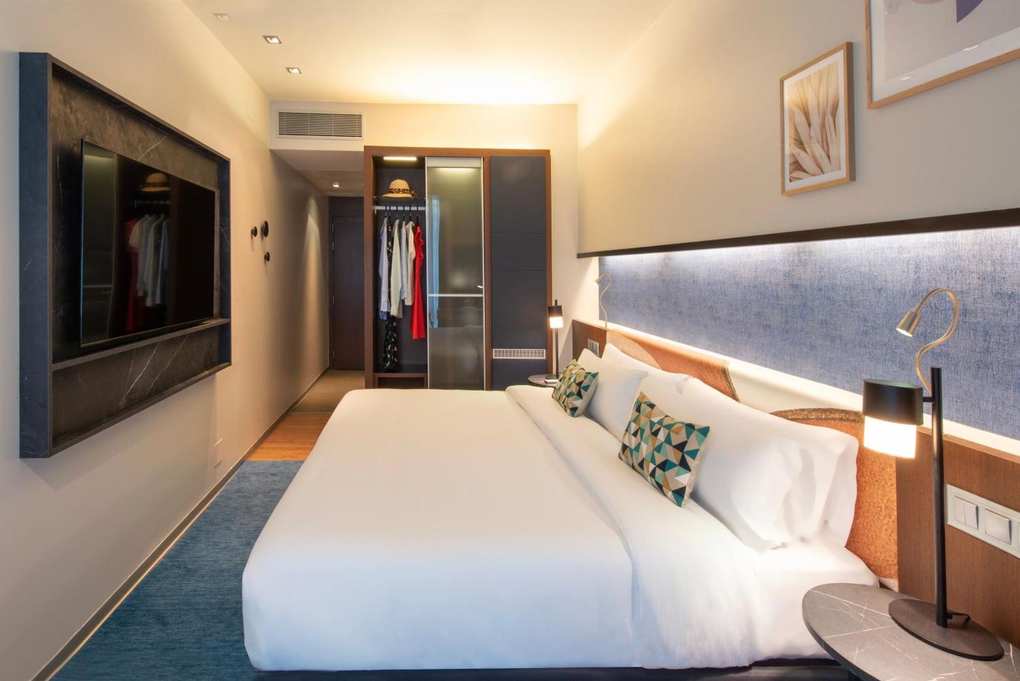 Hotel Crowne Plaza Madrid - Centre Retiro By Ihg Esterno foto