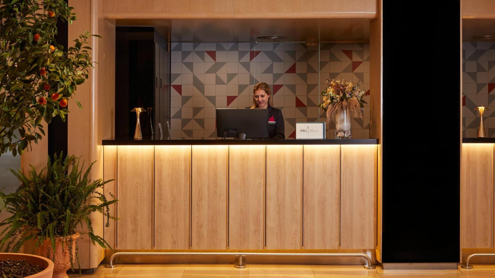 Hotel Crowne Plaza Madrid - Centre Retiro By Ihg Esterno foto