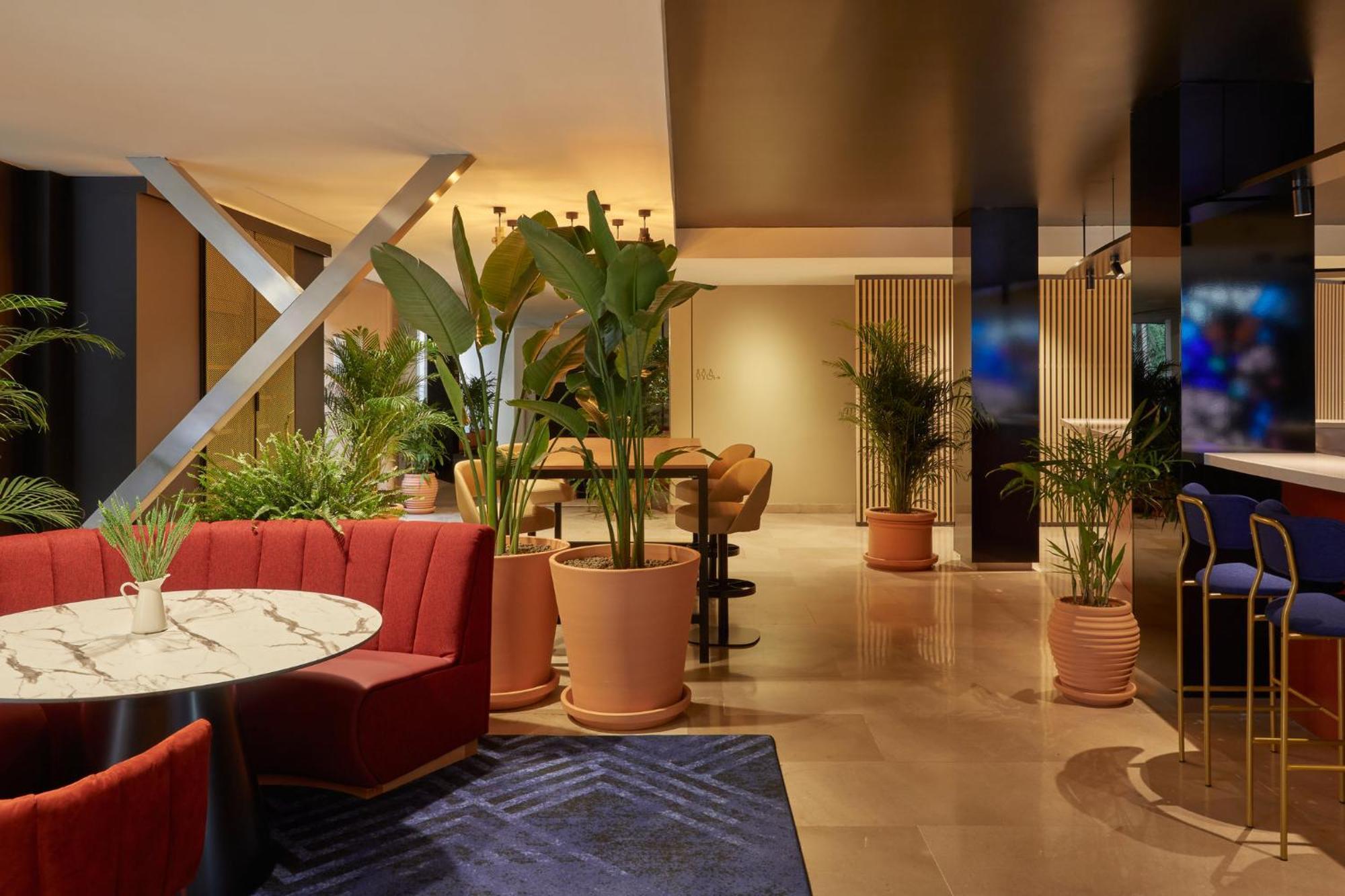 Hotel Crowne Plaza Madrid - Centre Retiro By Ihg Esterno foto