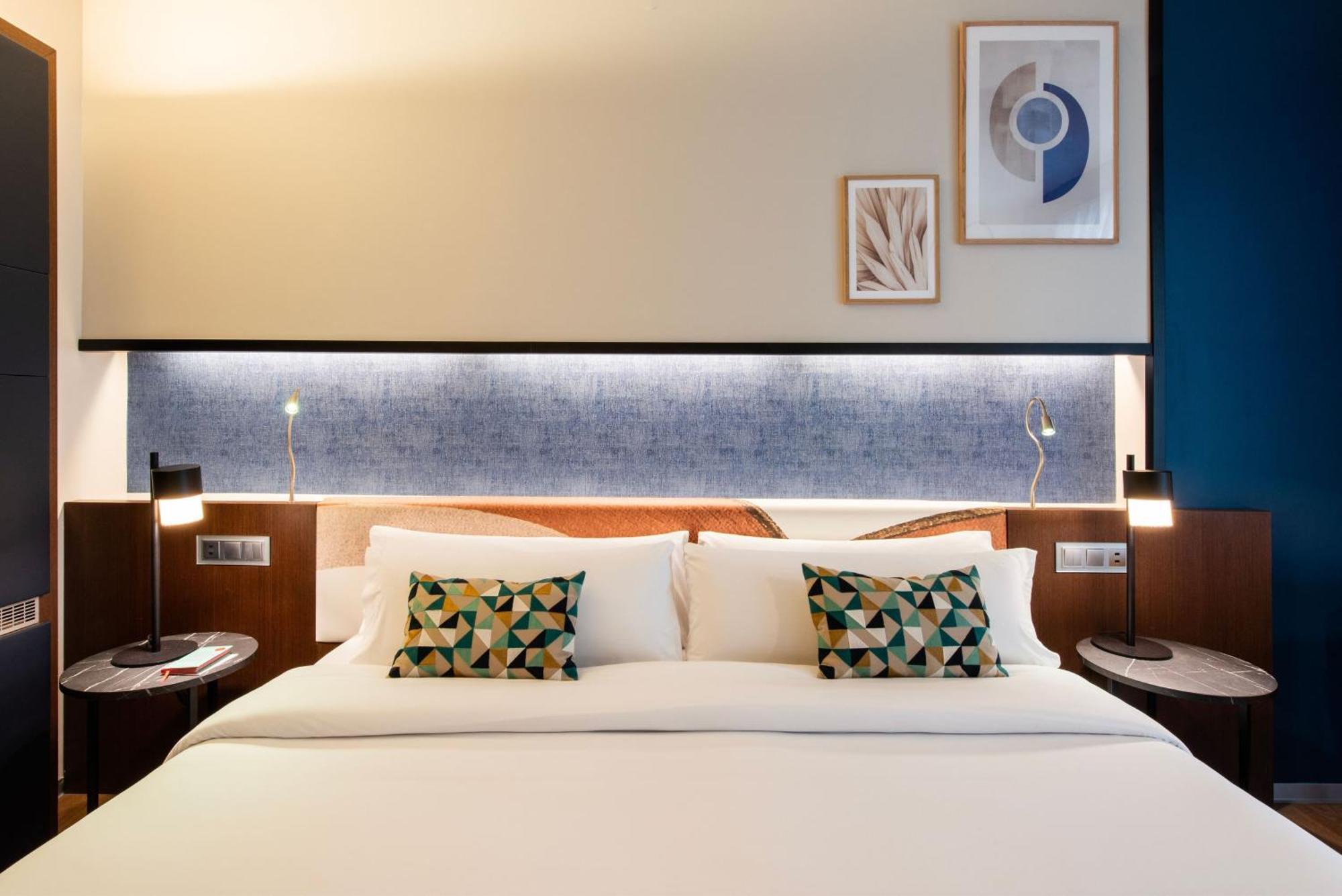 Hotel Crowne Plaza Madrid - Centre Retiro By Ihg Esterno foto