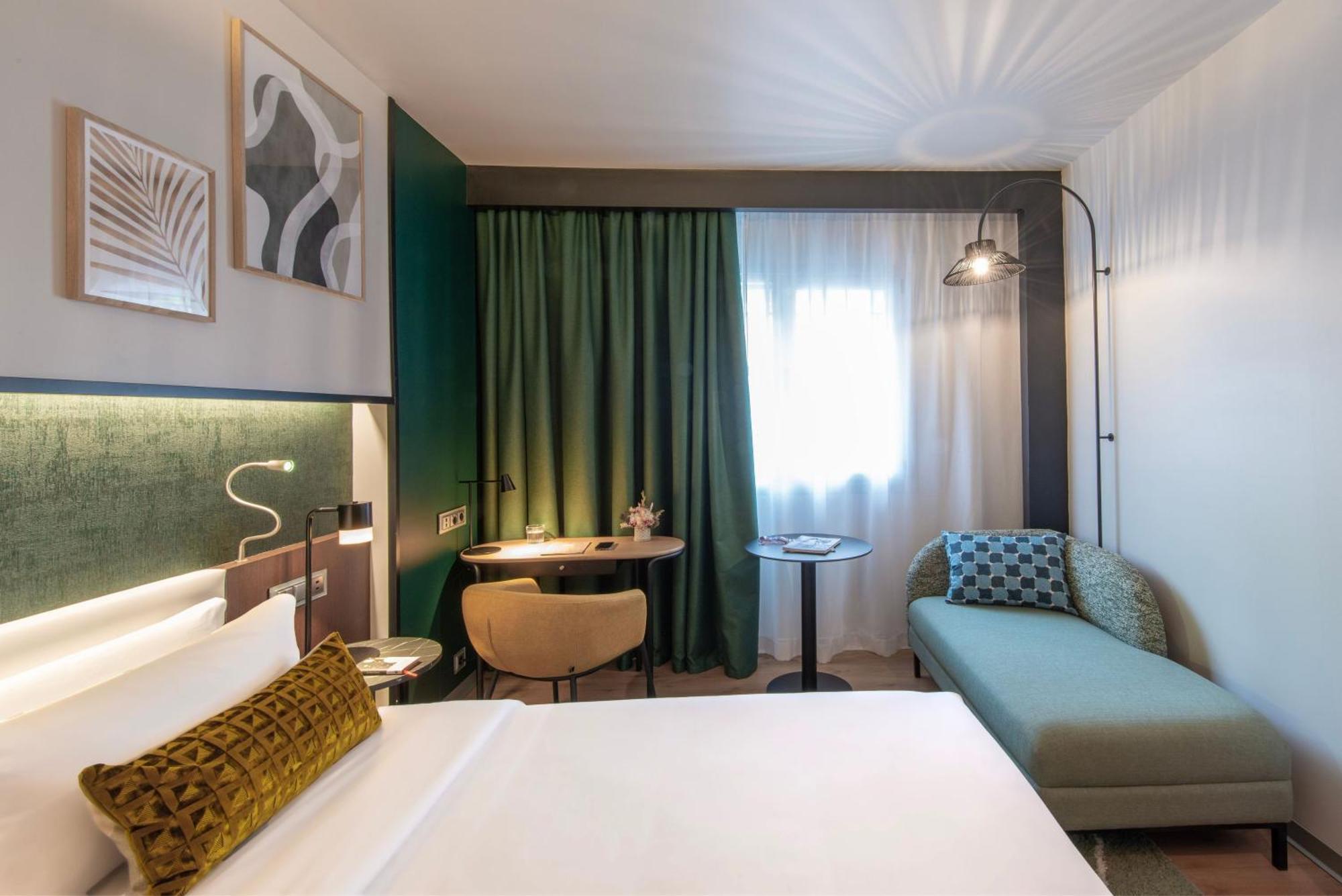 Hotel Crowne Plaza Madrid - Centre Retiro By Ihg Esterno foto
