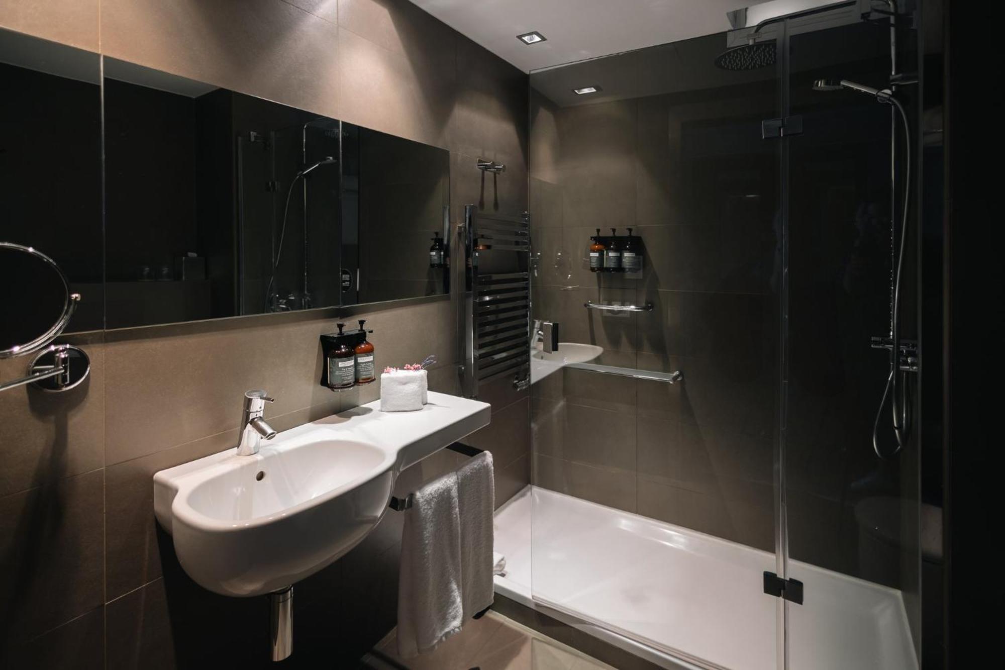 Hotel Crowne Plaza Madrid - Centre Retiro By Ihg Esterno foto