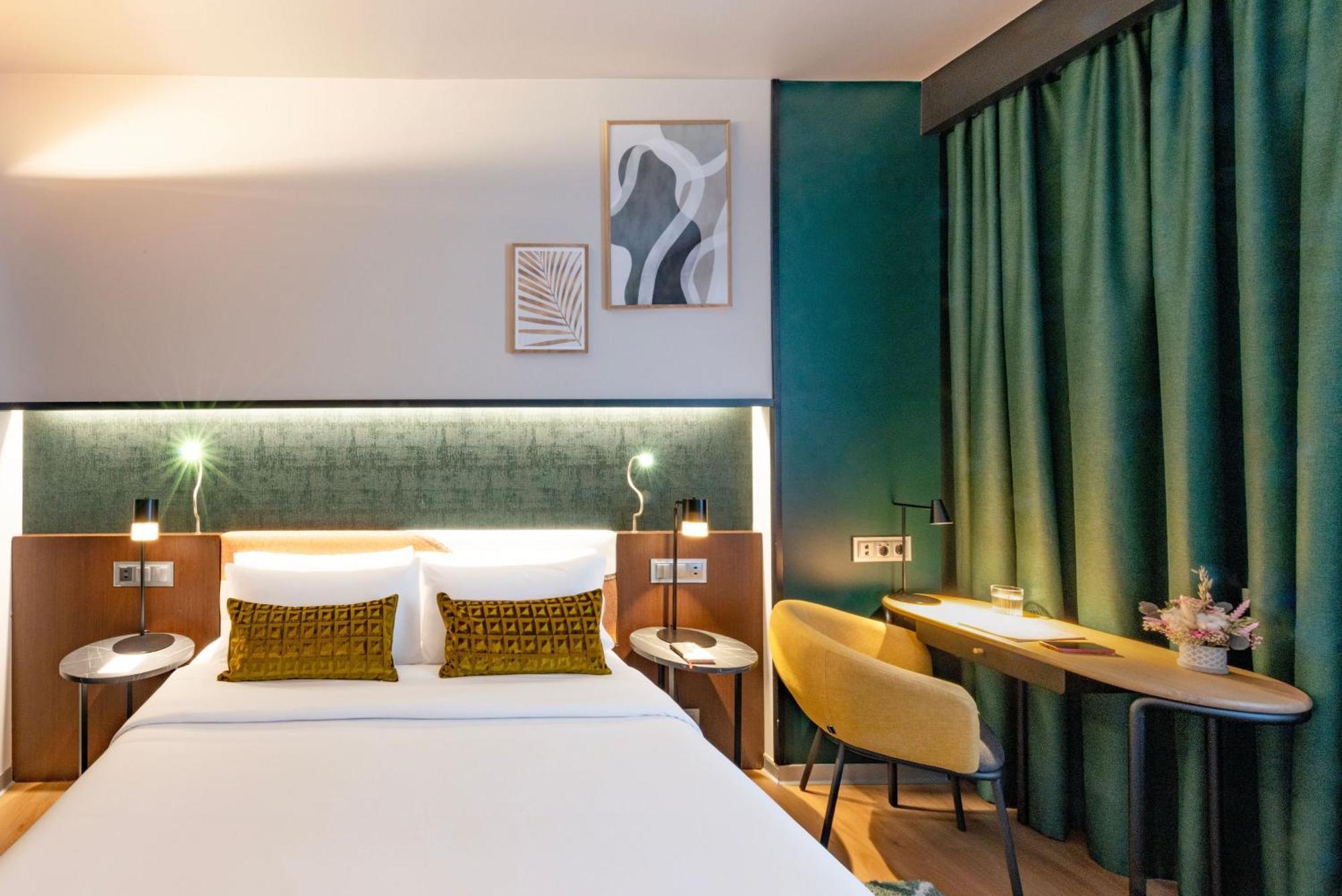 Hotel Crowne Plaza Madrid - Centre Retiro By Ihg Esterno foto