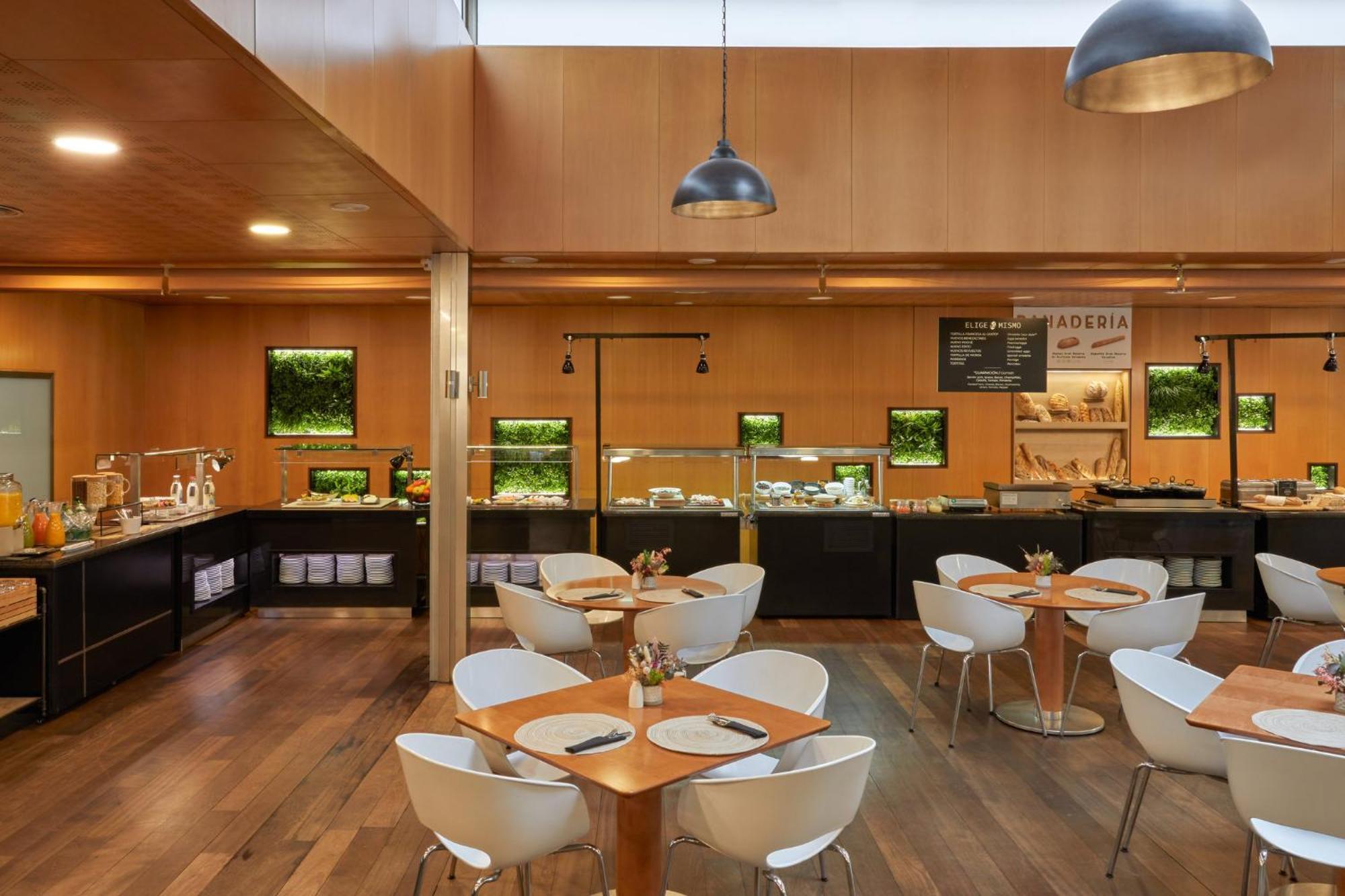 Hotel Crowne Plaza Madrid - Centre Retiro By Ihg Esterno foto