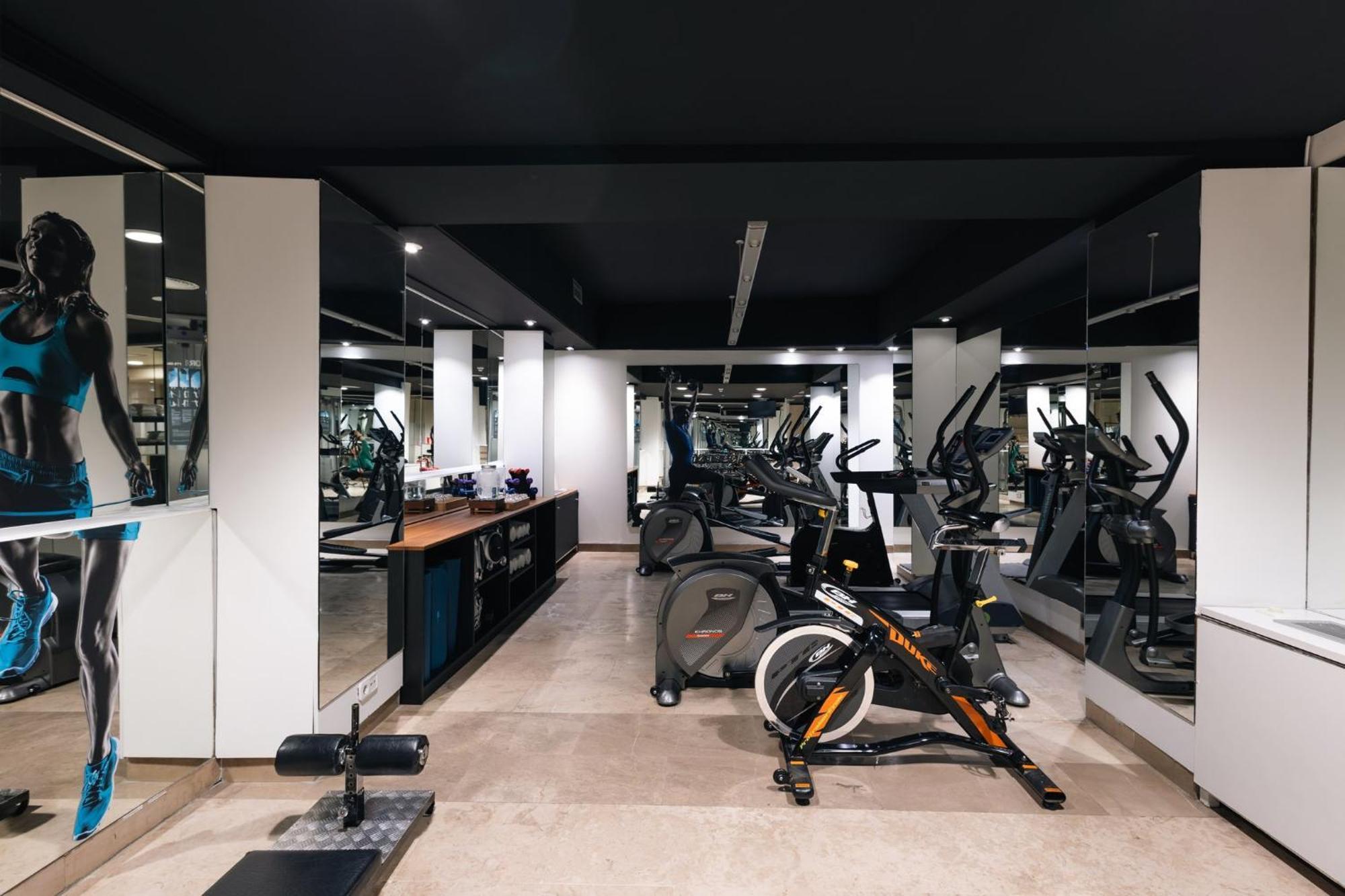 Hotel Crowne Plaza Madrid - Centre Retiro By Ihg Esterno foto