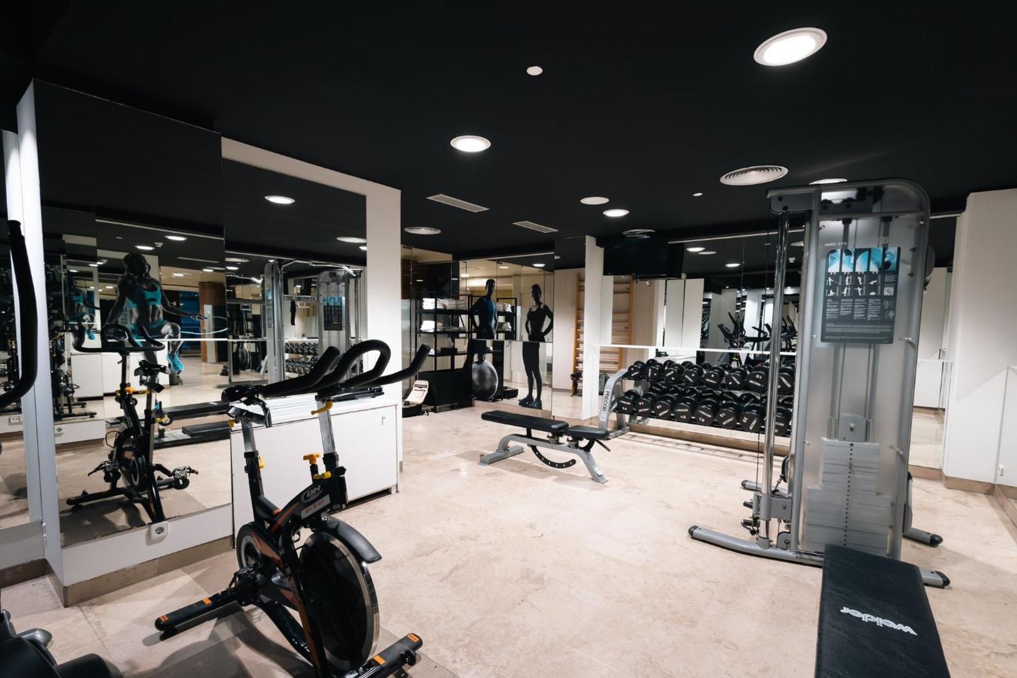 Hotel Crowne Plaza Madrid - Centre Retiro By Ihg Esterno foto